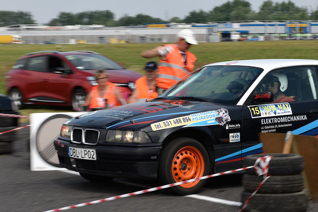 Samochodowe mistrzostwa KJS Mini Max na legnickim lotnisku