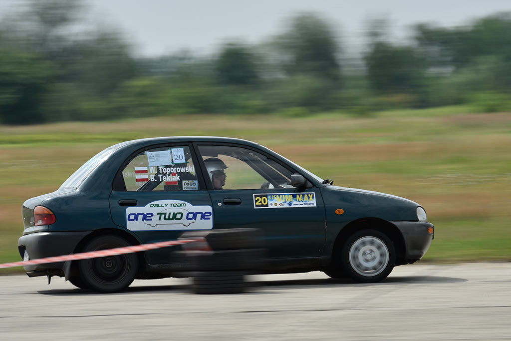Samochodowe mistrzostwa KJS Mini Max na legnickim lotnisku