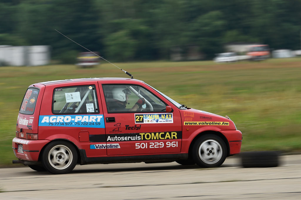 Samochodowe mistrzostwa KJS Mini Max na legnickim lotnisku