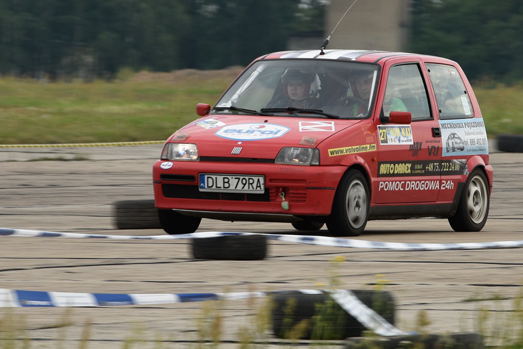 Samochodowe mistrzostwa KJS Mini Max na legnickim lotnisku