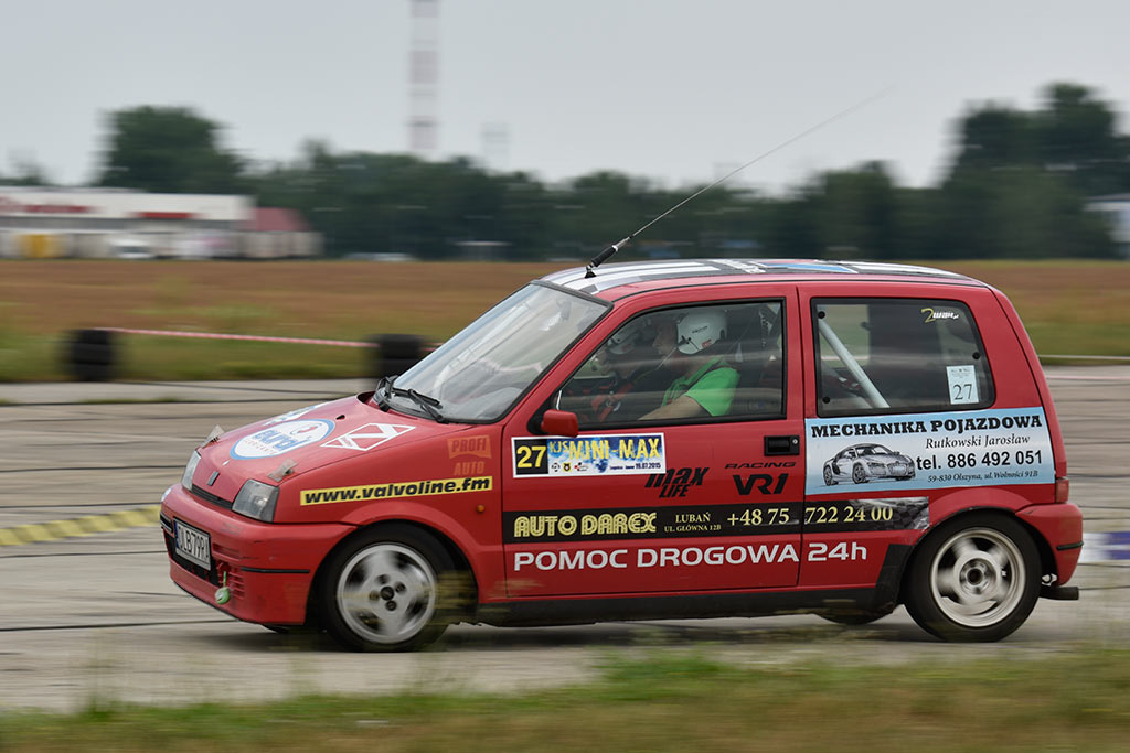 Samochodowe mistrzostwa KJS Mini Max na legnickim lotnisku