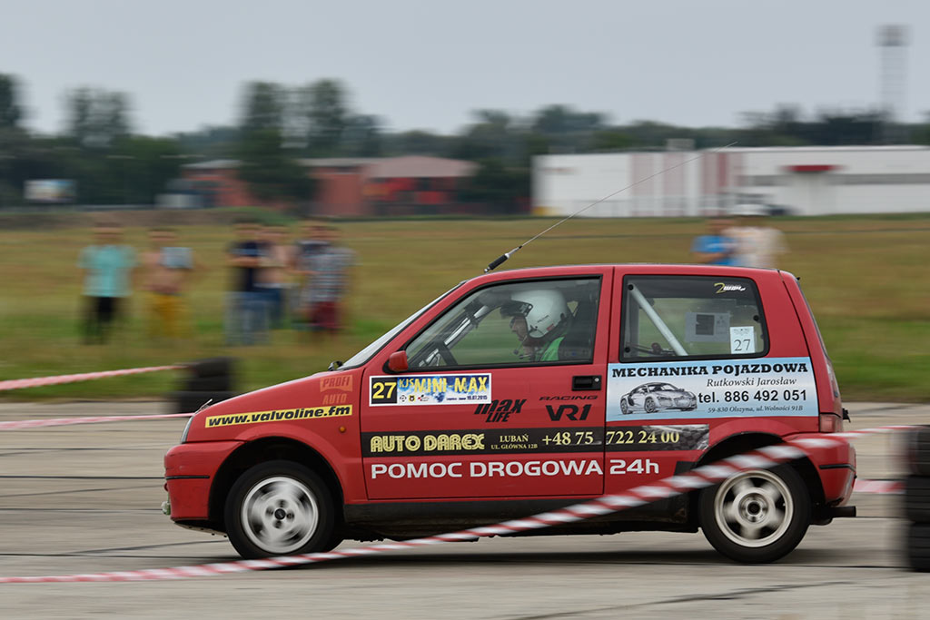 Samochodowe mistrzostwa KJS Mini Max na legnickim lotnisku