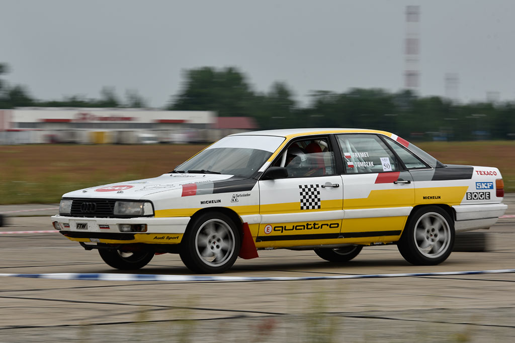 Samochodowe mistrzostwa KJS Mini Max na legnickim lotnisku