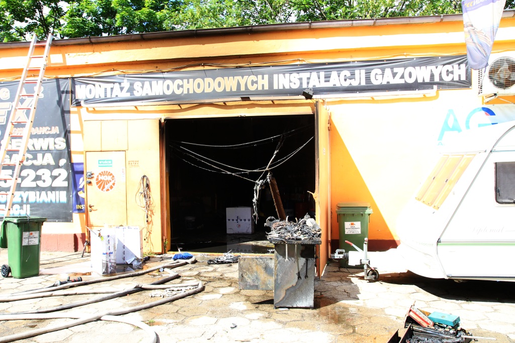 Pożar w warsztacie samochodowym przy Krętej