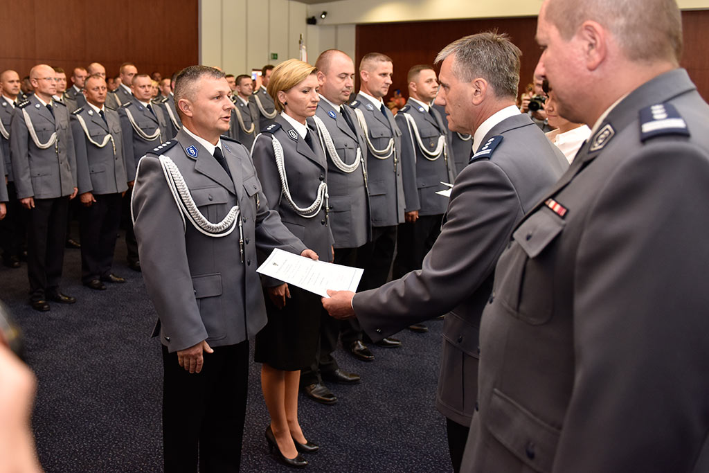 Świętowała policja. Były awanse i odznaczenia