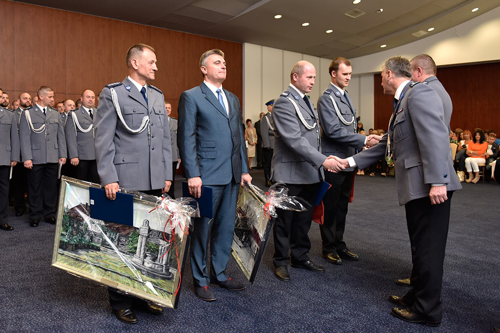 Świętowała policja. Były awanse i odznaczenia