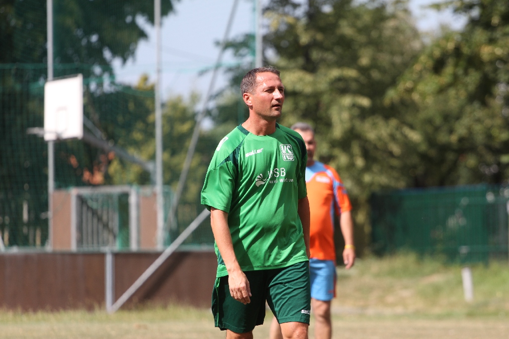 Legnickie Pole: Mecz piłkarski. Żonaci - Kawalerowie