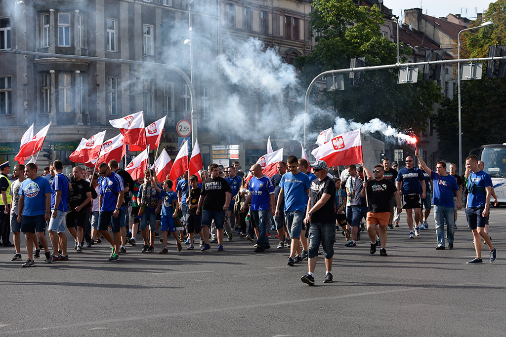 Kibice oddali hołd uczestnikom Powstania Warszawskiego