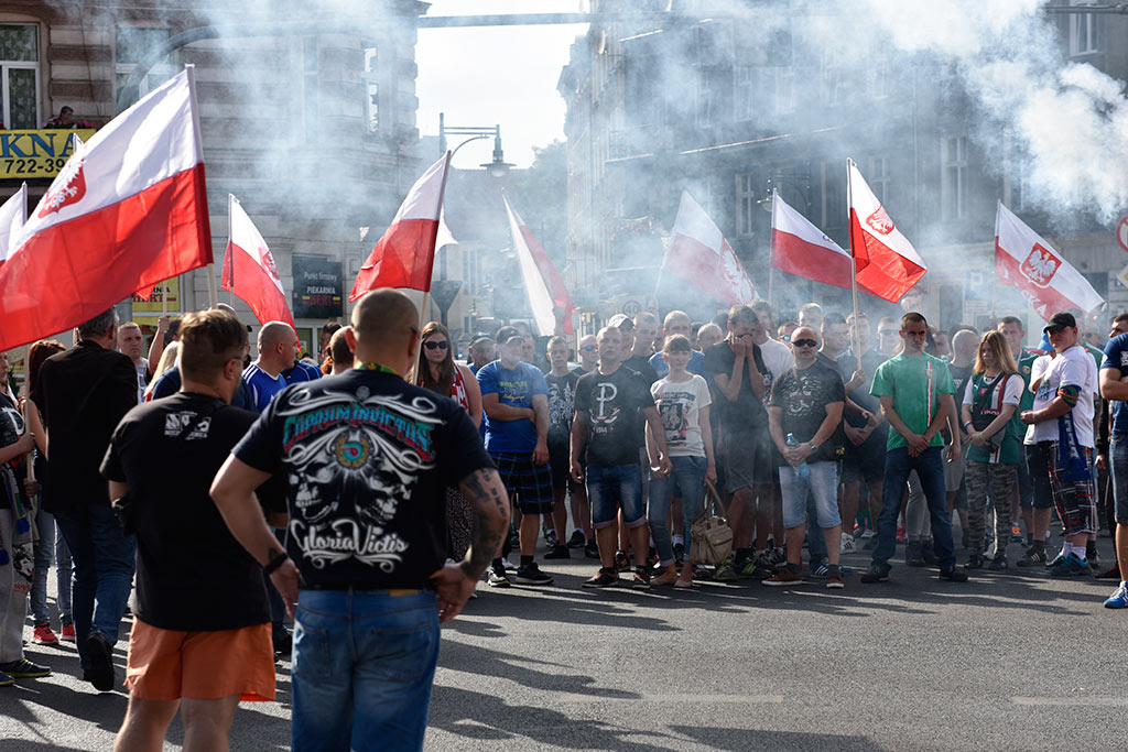 Kibice oddali hołd uczestnikom Powstania Warszawskiego