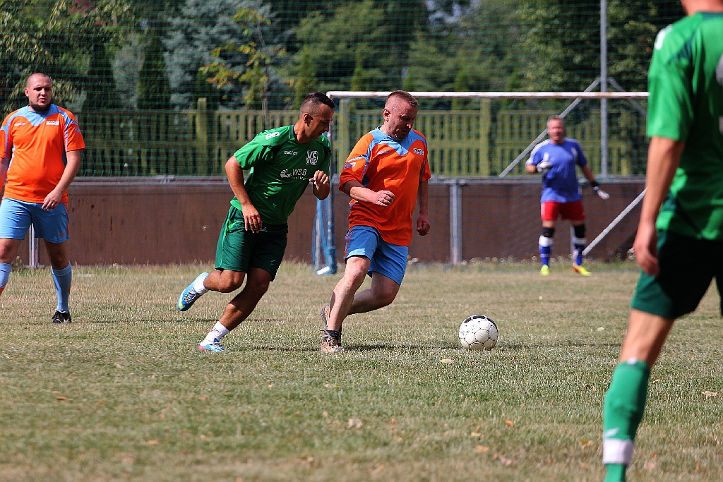 Legnickie Pole: Mecz piłkarski. Żonaci - Kawalerowie