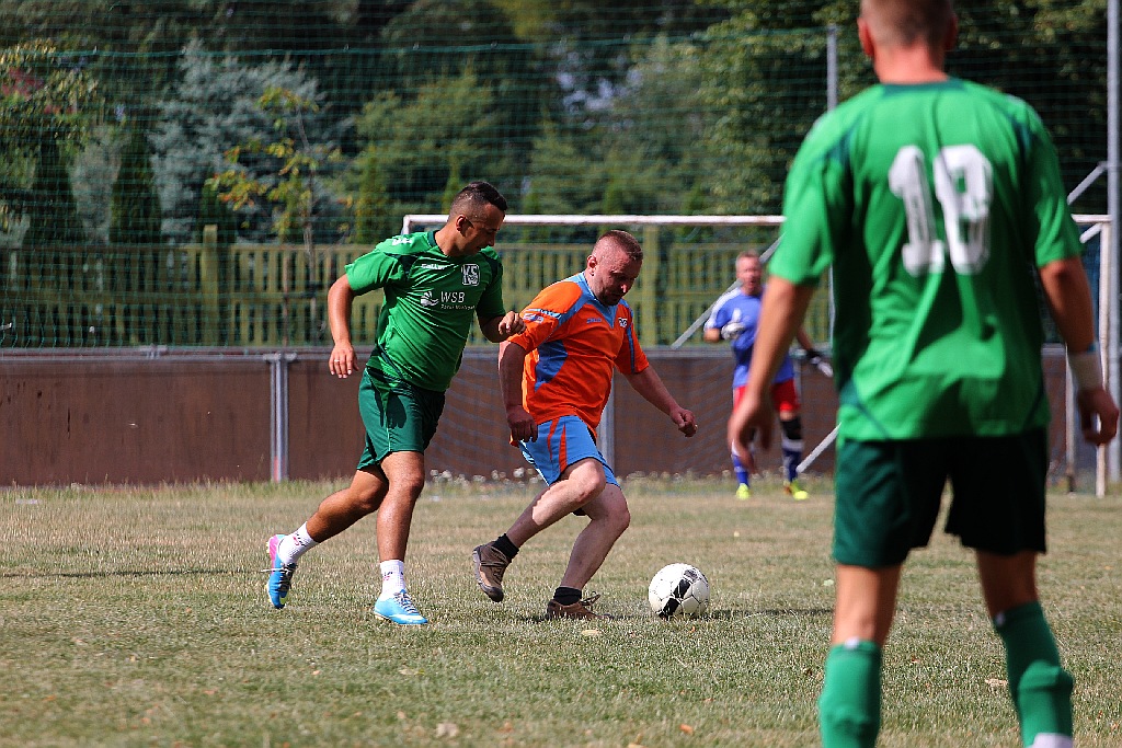 Legnickie Pole: Mecz piłkarski. Żonaci - Kawalerowie