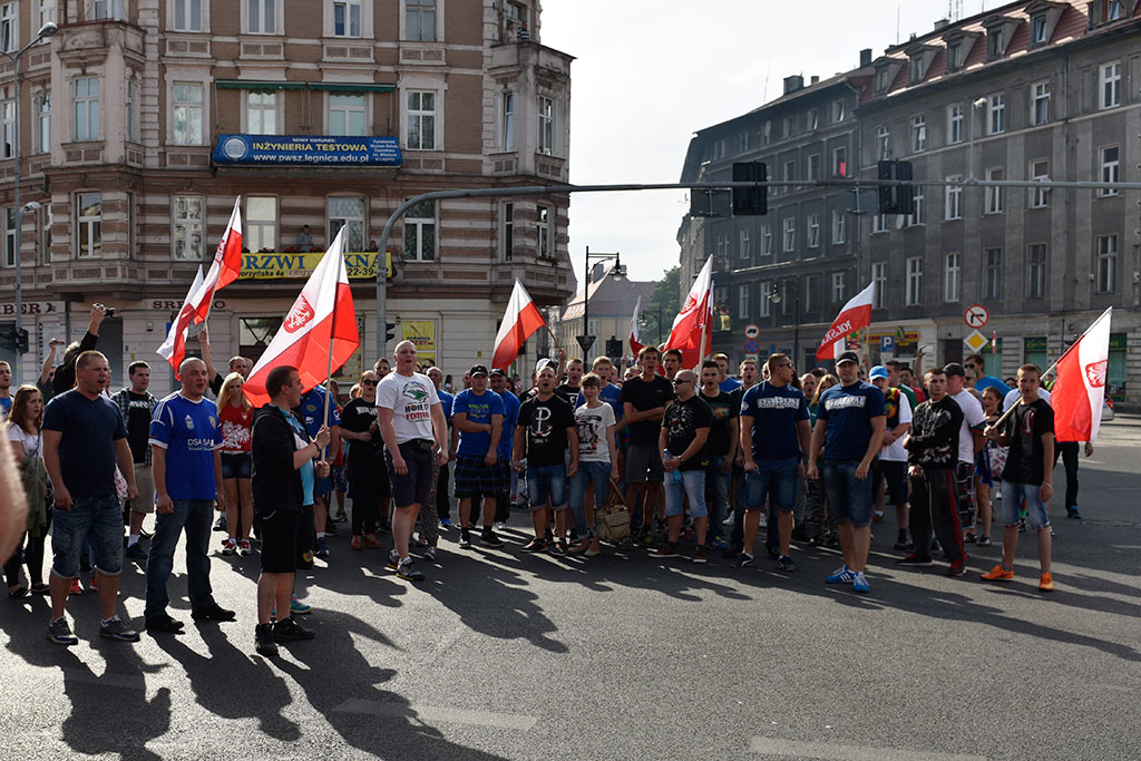 Kibice oddali hołd uczestnikom Powstania Warszawskiego