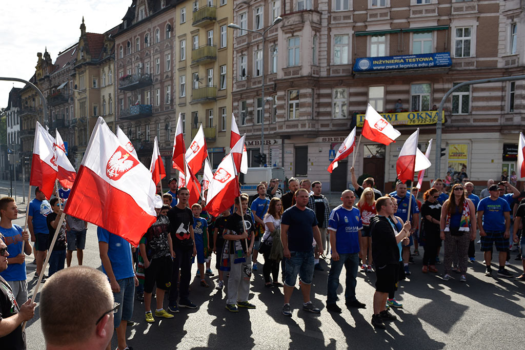 Kibice oddali hołd uczestnikom Powstania Warszawskiego