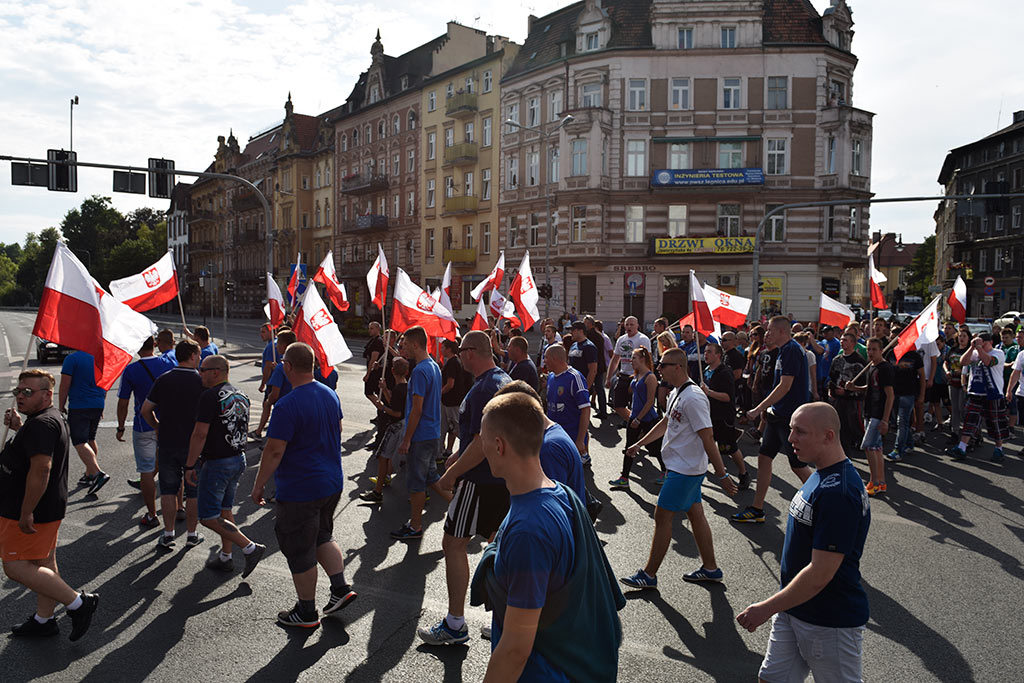 Kibice oddali hołd uczestnikom Powstania Warszawskiego