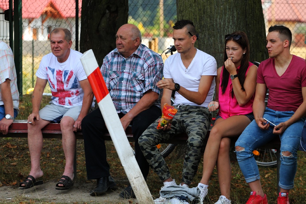 Legnickie Pole: Mecz piłkarski. Żonaci - Kawalerowie