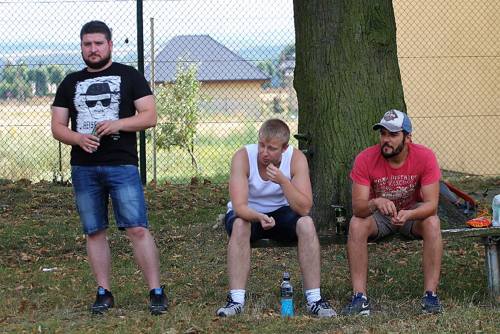 Legnickie Pole: Mecz piłkarski. Żonaci - Kawalerowie