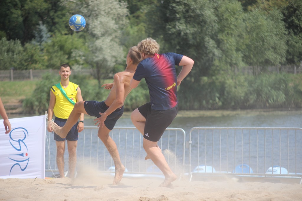 Na Kormoranie grali w plażową piłkę nożną