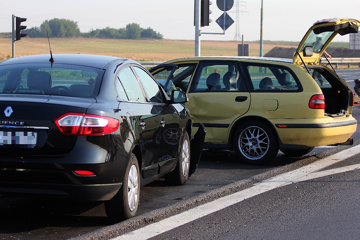 Kolizja trzech samochodów na obwodnicy zachodniej