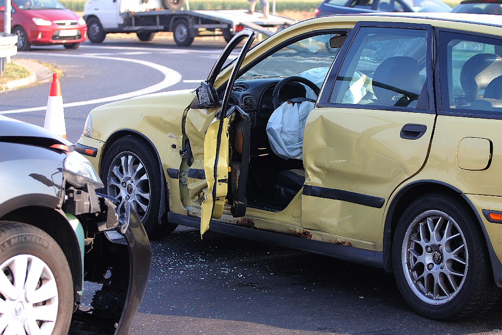 Kolizja trzech samochodów na obwodnicy zachodniej