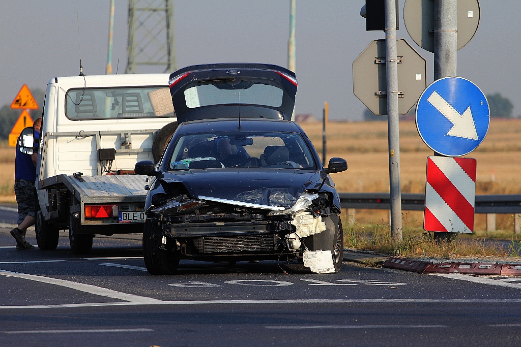 Kolizja trzech samochodów na obwodnicy zachodniej