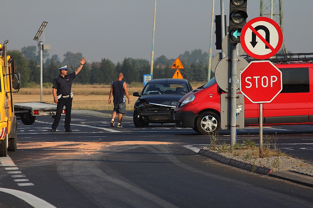 Kolizja trzech samochodów na obwodnicy zachodniej