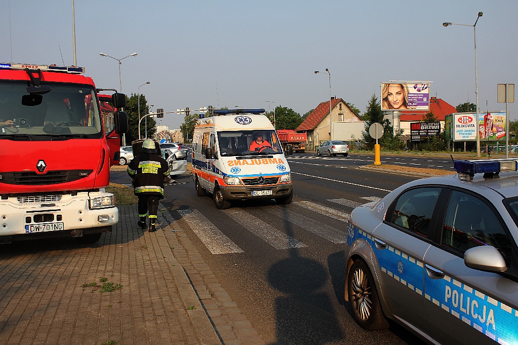 Wjechał samochodem w autobus MPK
