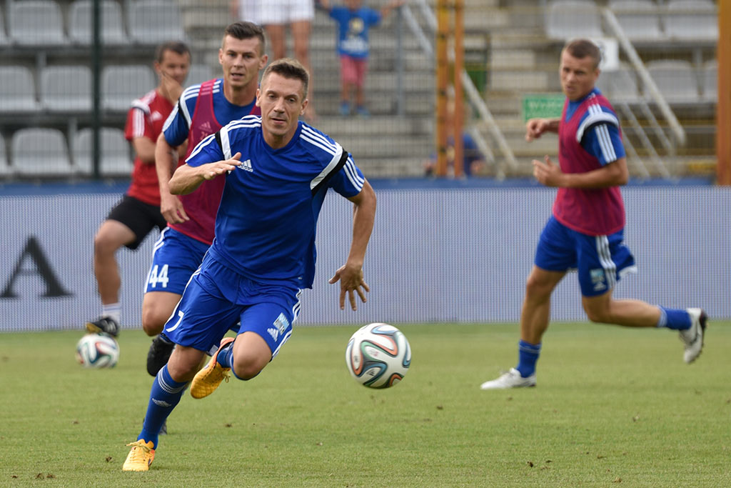 Derby dla Chrobrego. Miedź słaba i bezradna

