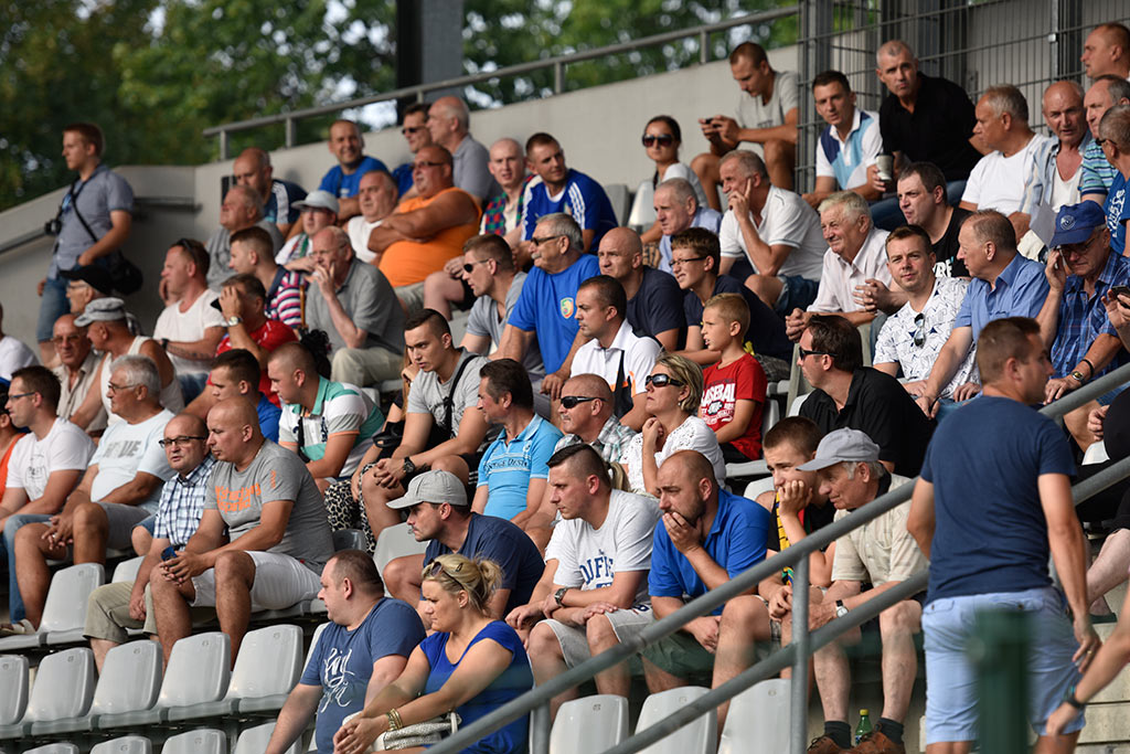 Derby dla Chrobrego. Miedź słaba i bezradna
