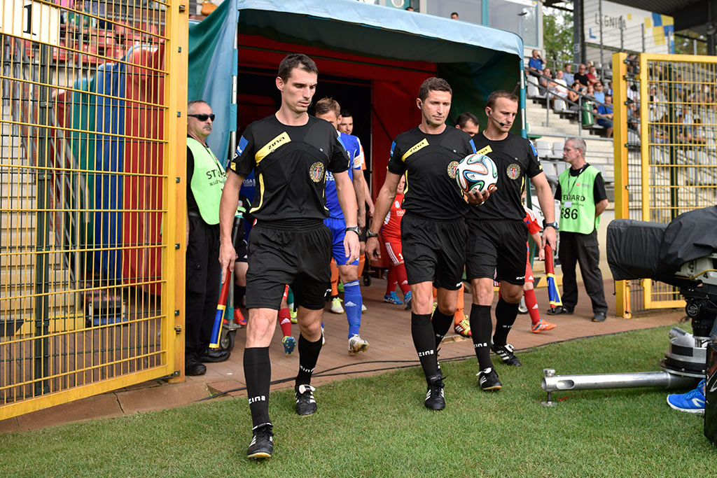 Derby dla Chrobrego. Miedź słaba i bezradna
