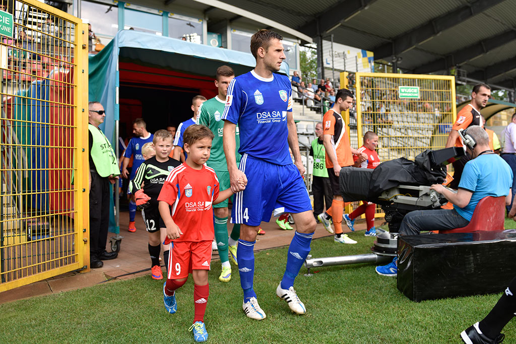 Derby dla Chrobrego. Miedź słaba i bezradna
