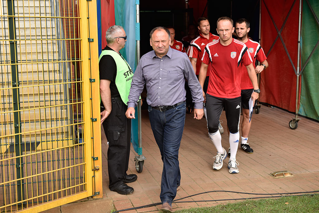 Derby dla Chrobrego. Miedź słaba i bezradna

