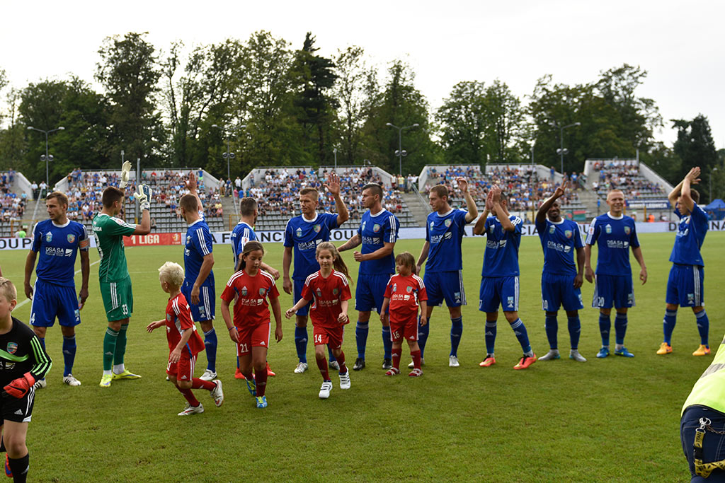 Derby dla Chrobrego. Miedź słaba i bezradna
