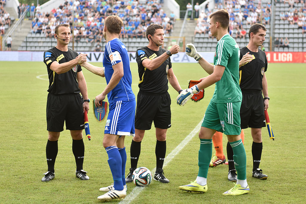 Derby dla Chrobrego. Miedź słaba i bezradna
