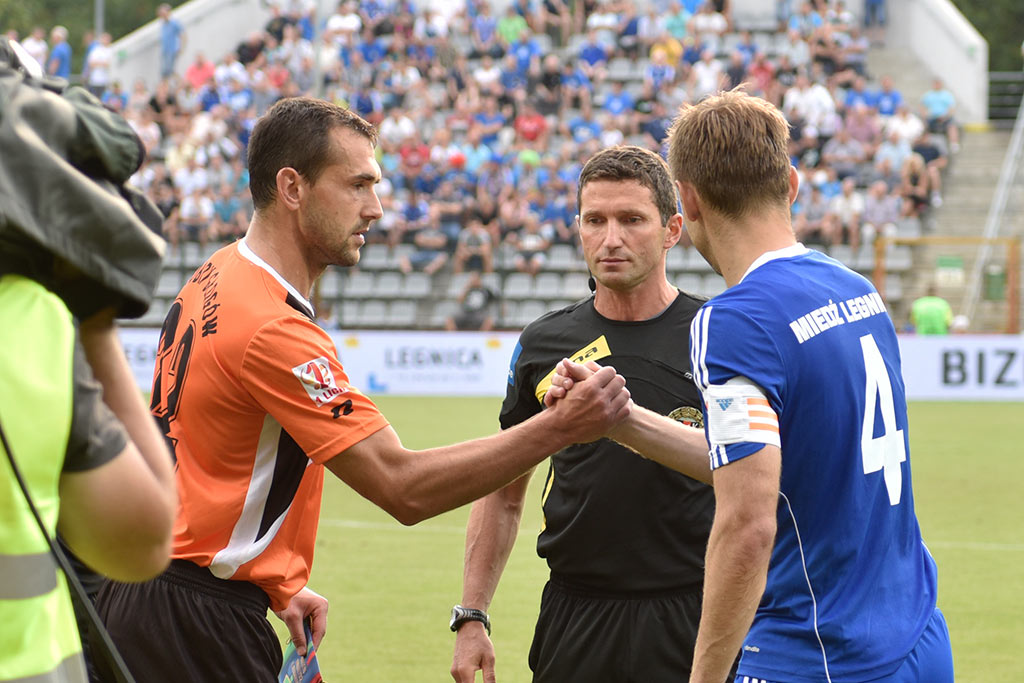 Derby dla Chrobrego. Miedź słaba i bezradna
