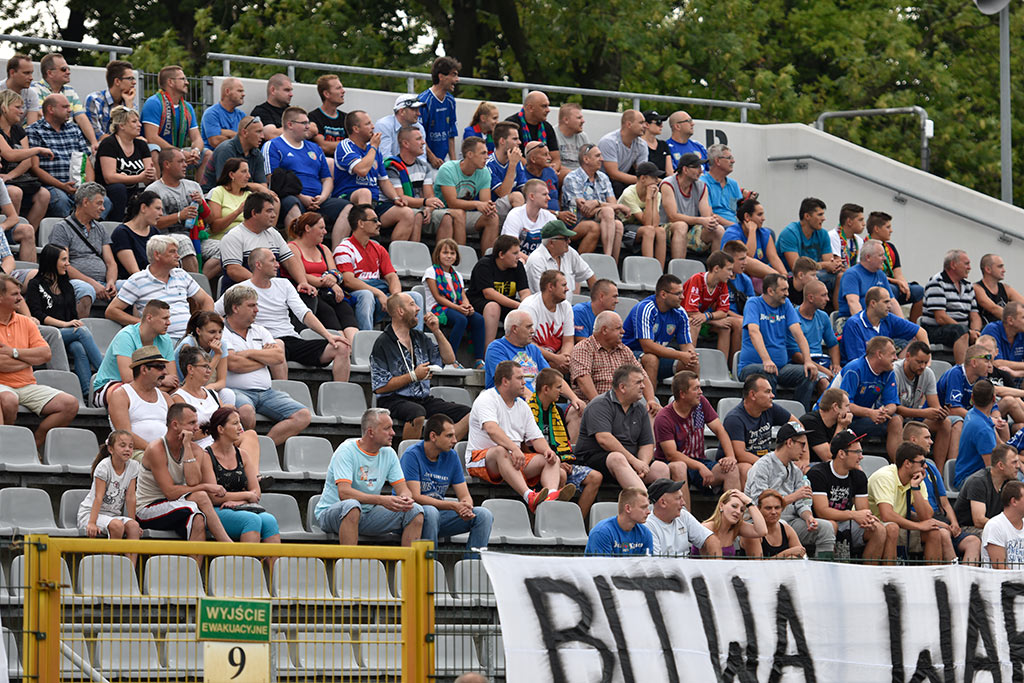 Derby dla Chrobrego. Miedź słaba i bezradna
