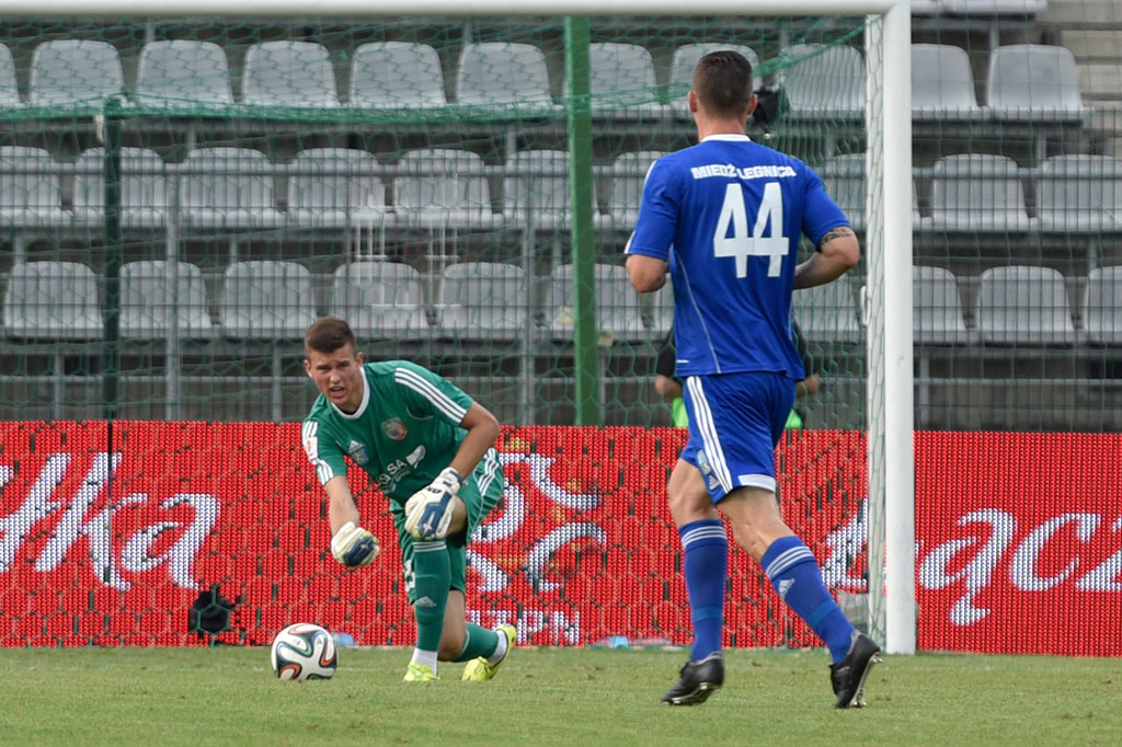 Derby dla Chrobrego. Miedź słaba i bezradna
