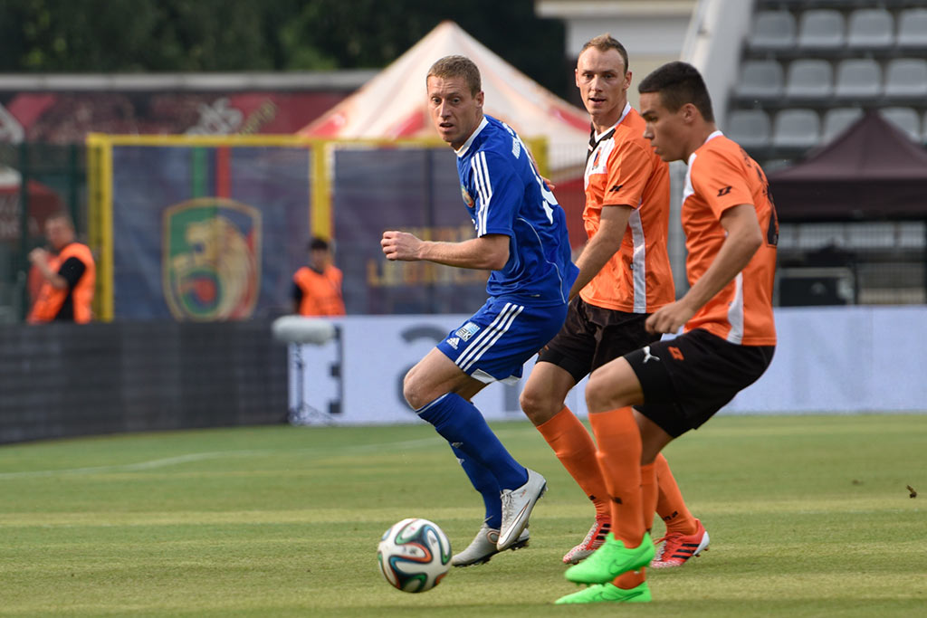 Derby dla Chrobrego. Miedź słaba i bezradna

