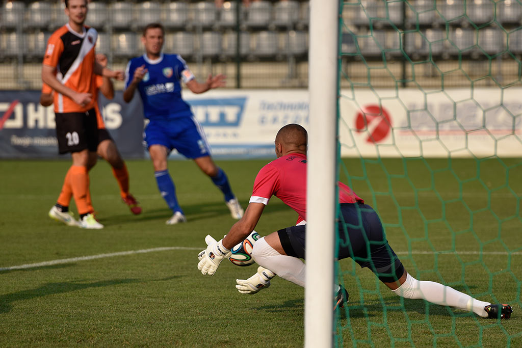Derby dla Chrobrego. Miedź słaba i bezradna
