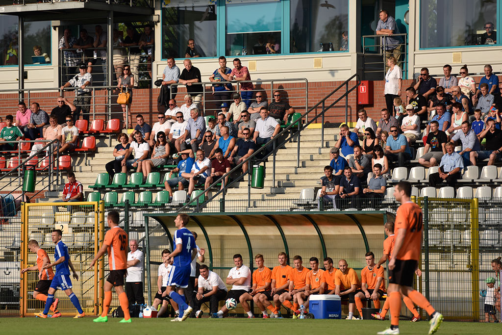 Derby dla Chrobrego. Miedź słaba i bezradna
