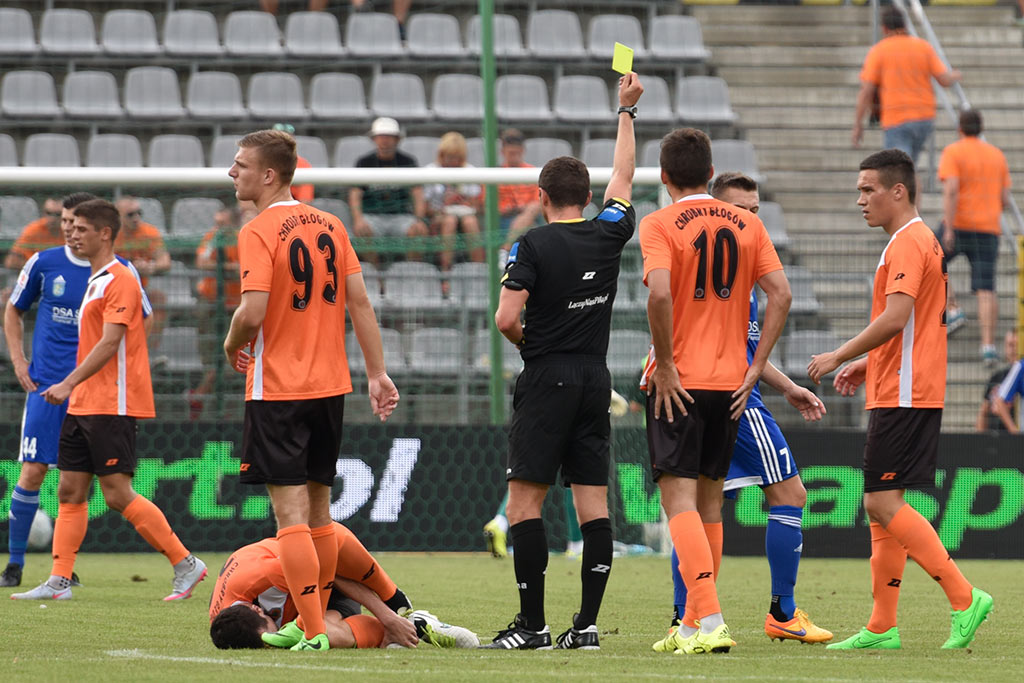 Derby dla Chrobrego. Miedź słaba i bezradna

