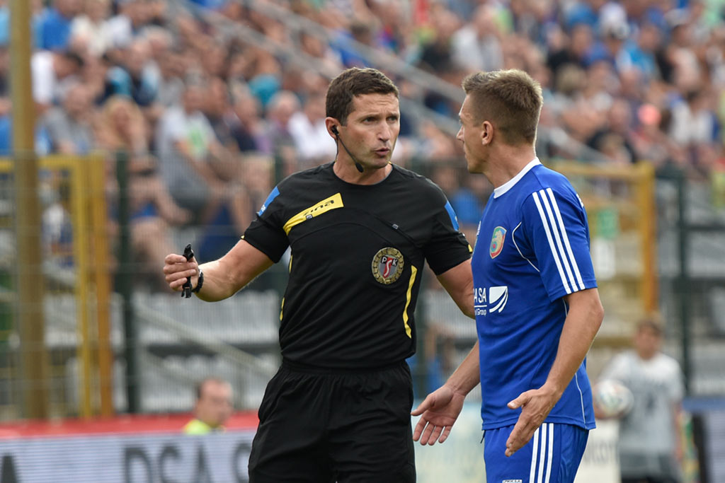 Derby dla Chrobrego. Miedź słaba i bezradna

