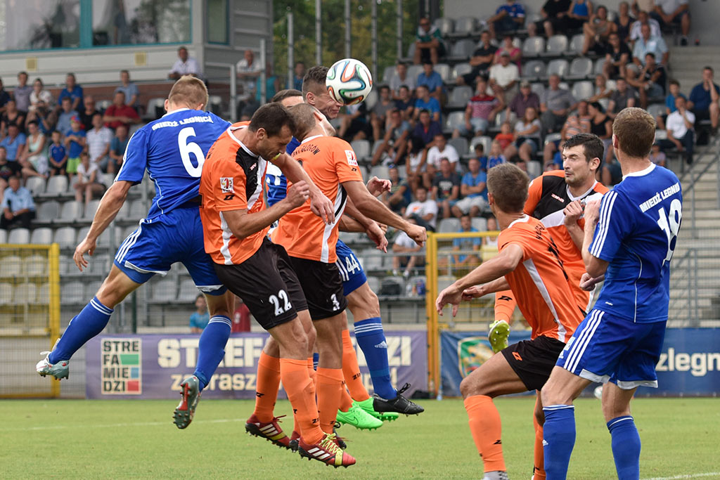 Derby dla Chrobrego. Miedź słaba i bezradna
