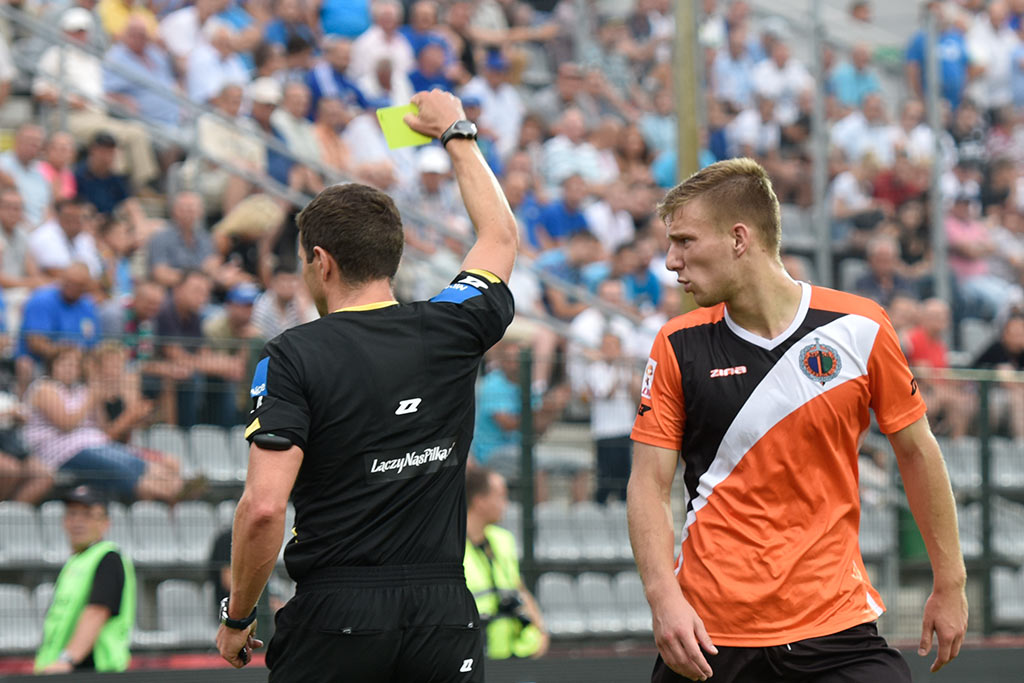 Derby dla Chrobrego. Miedź słaba i bezradna
