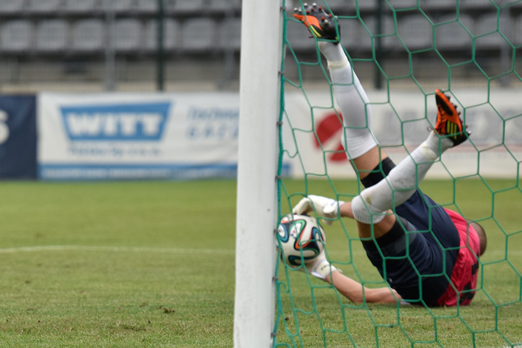 Derby dla Chrobrego. Miedź słaba i bezradna
