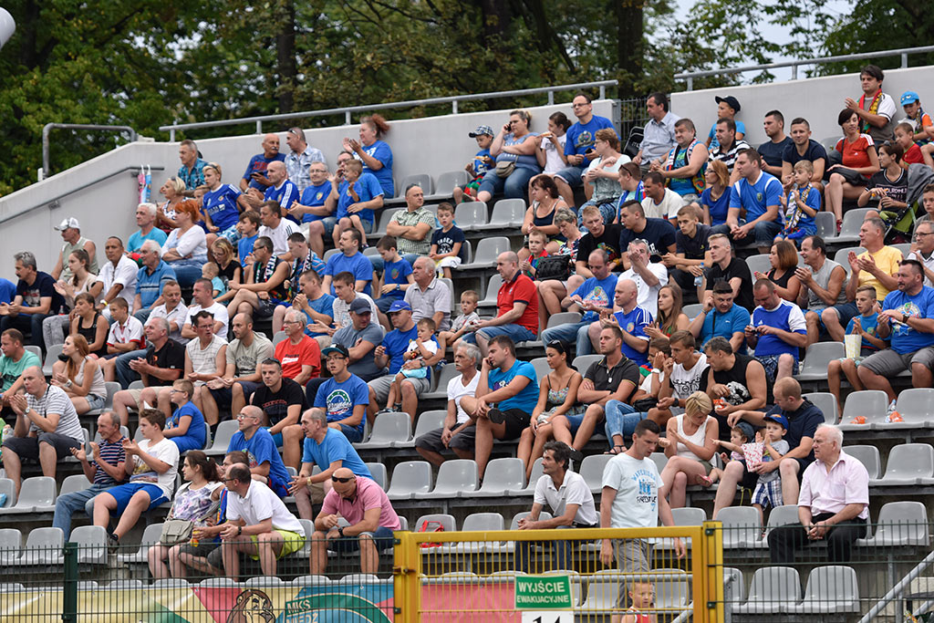 Derby dla Chrobrego. Miedź słaba i bezradna
