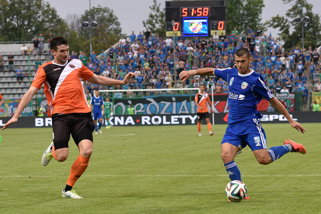 Derby dla Chrobrego. Miedź słaba i bezradna
