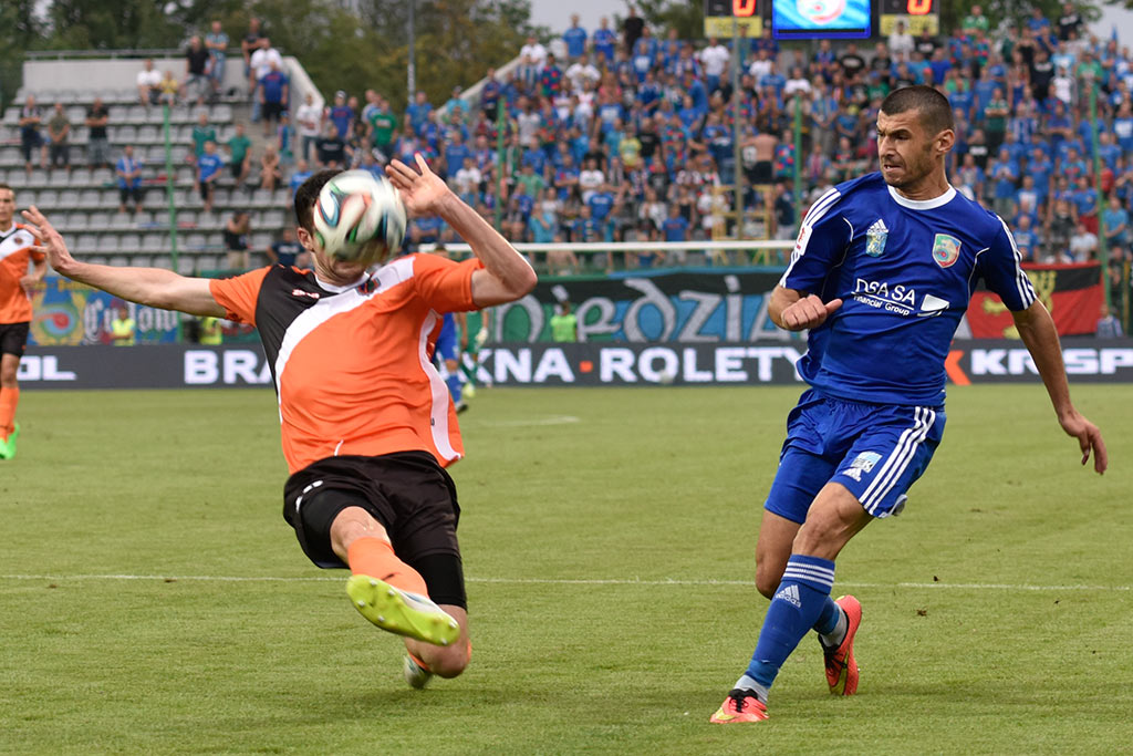 Derby dla Chrobrego. Miedź słaba i bezradna

