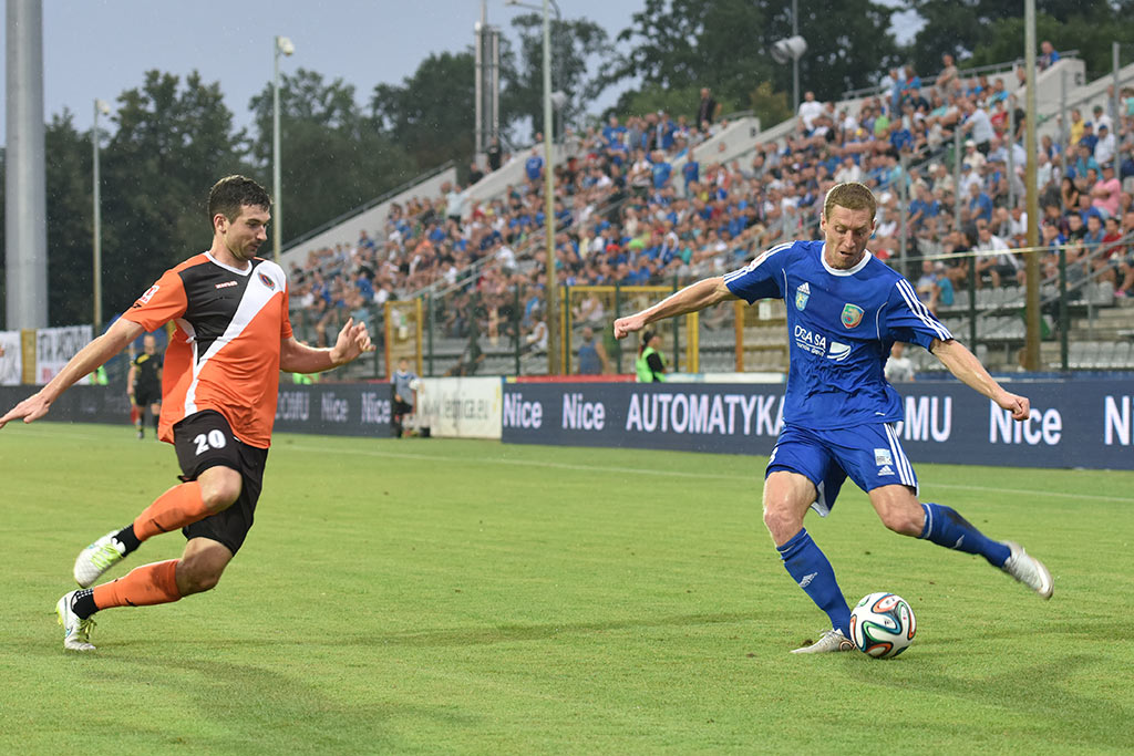 Derby dla Chrobrego. Miedź słaba i bezradna
