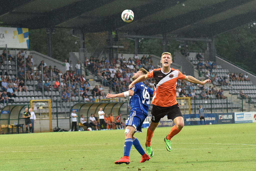 Derby dla Chrobrego. Miedź słaba i bezradna
