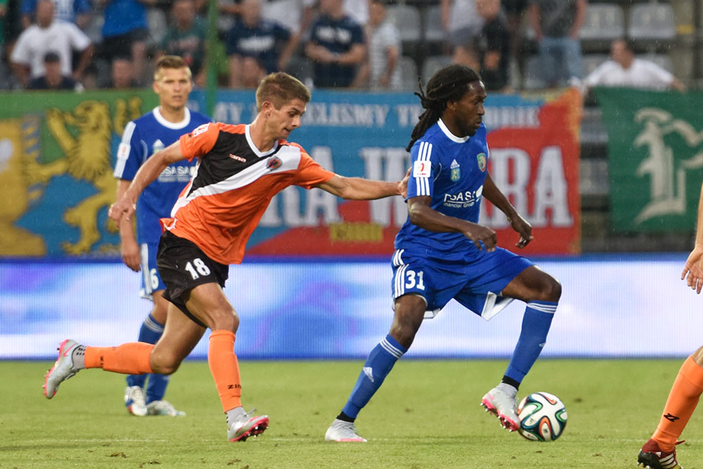 Derby dla Chrobrego. Miedź słaba i bezradna
